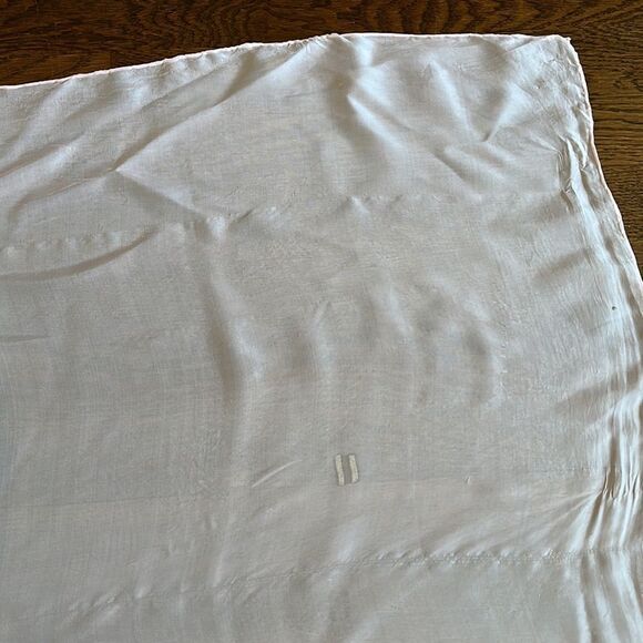 Vintage light pink very large thin polyester or silk scarf - Picture 5 of 10